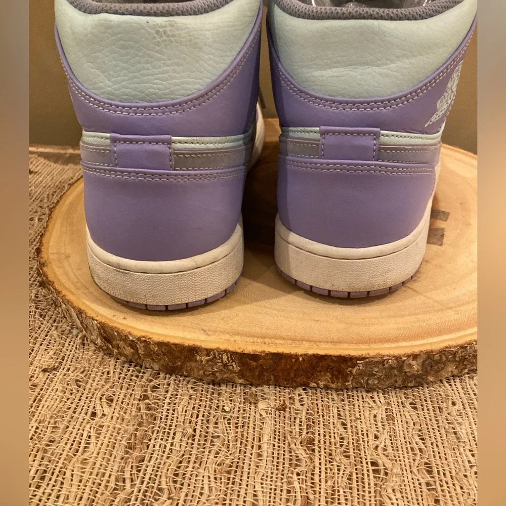 Air Jordan 1 Mid Purple Pulse 554724-500 Sz-11 White & Purple‎
